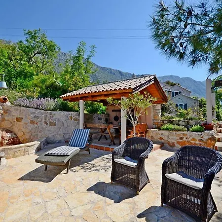 House Dobrila Igrane